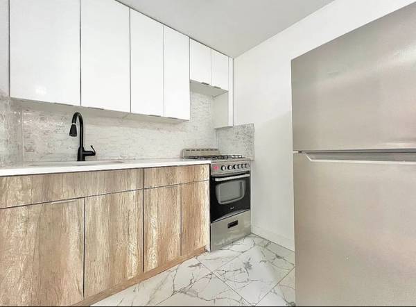 $2,000 ✨ Bushwick Studio Gem – Spacious, Bright & Steps to J Train! (Brooklyn)63684780976771123