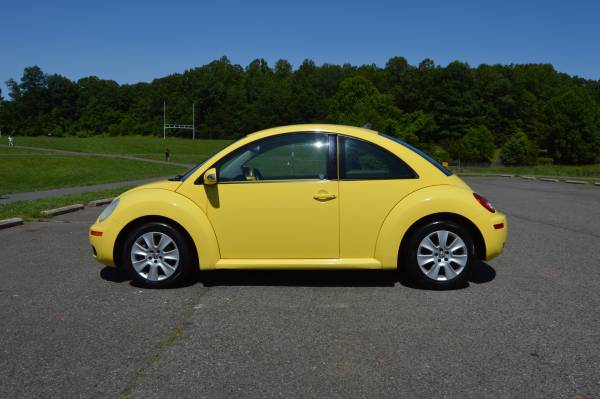 2010 Volkswagen NUEVO BEETLE UN SOLO DUEÑO BAJAS MILLAS - $8,499 (MANASSAS)63616306031361124
