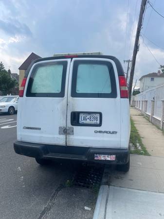 2006 Chevy Express 1500 - $4,500 (Jamaica)63441344907651123