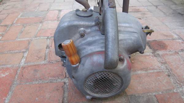 Antique Mall 12A Chainsaw w/28" Bar - $1 (East Peoria)62930781838337124