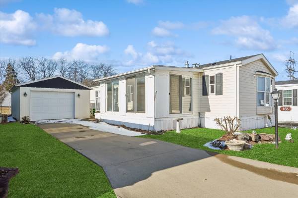 $60,000 / 2br - 1178ft2 - Western Village 55+ Community 2 Beds, 2 Baths, Garage (West Des Moines)