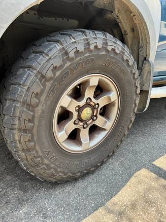 2002 Nissan Frontier Crew Cab Manual Trans Long Bed - $5,500 (Silver Lake)63470772603009123