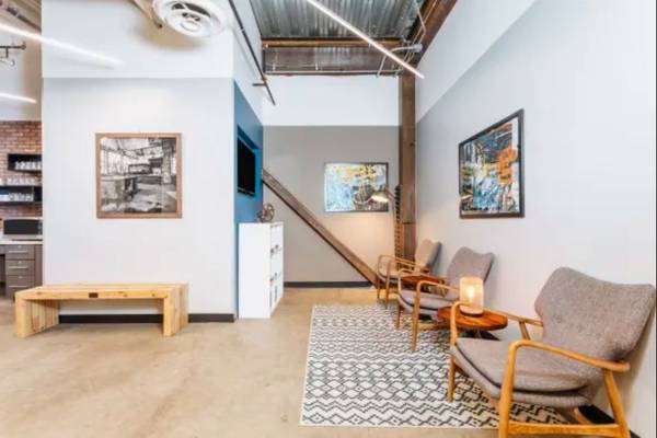 $2,850 / 213ft2 - 15% DE DESCUENTO en Ventanas de Piso a Techo | Vistas al Río Trinity | Espacio de Oficina (1751 River Run Westbend, Suite 200, Fort Worth)63867601964161123