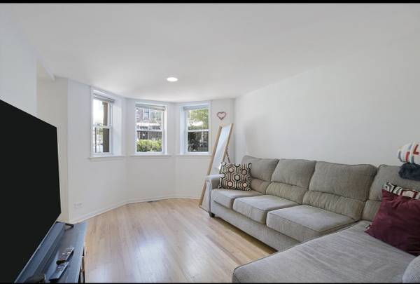 Apartment available for sublease in Roscoe Village 1