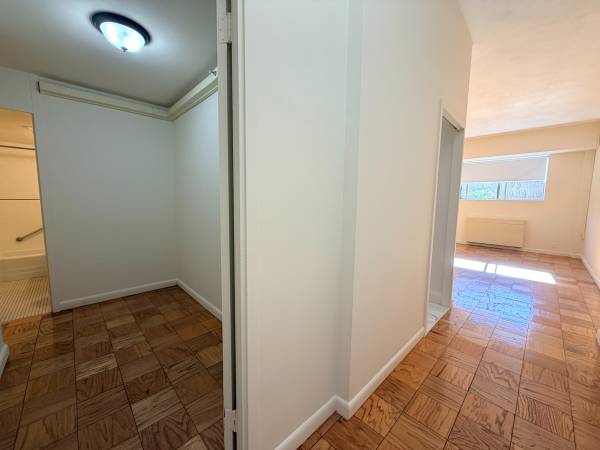[ASAP] NO FEE! OVERSIZED Studio, HIgh Ceilings, Concierge, Pool 1