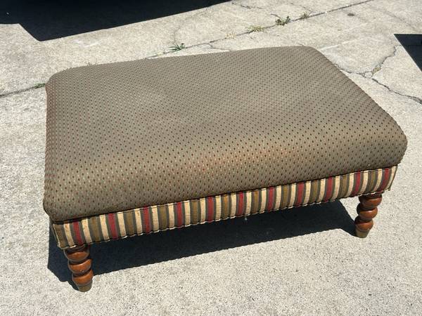 Nice big ottoman 1