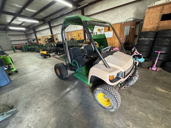 John Deere Gator HPX 4x4 1
