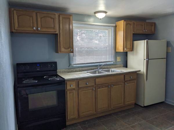 $725 / 1br - 300ft2 - 222 Martin Luther King Blvd (Anderson)63680211812353120