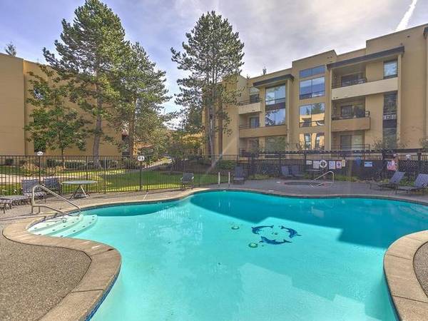 $2,655 / 2br - 1250ft2 - Tour Today, Outdoor swimming pool and two whirlpool spas (Downtown City of Bellevue)63838110324483122