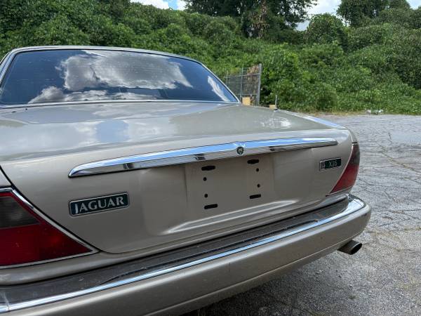 1995 Jaguar XJ6 - $2,50063620105796353123