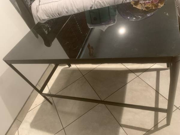Glass desk 1
