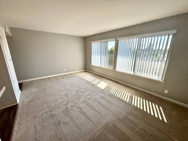 $2,450 / 1br - Location/Location/Location/Large Apartment Home with AC! (san jose west)63682779403907122