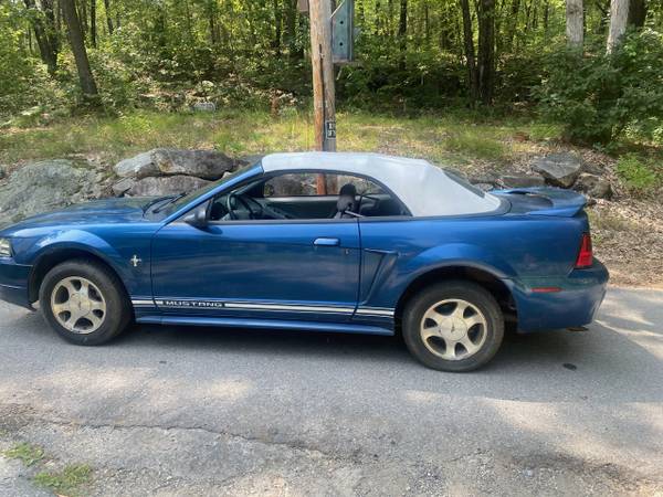 2000 Mustang convertible - $3.000 (Tyngs)63469917329283121