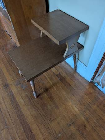 Retro lamp table - $10 (Anniston)63440260675971120