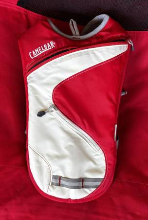 Hydration Vest/Backpack, Holds 1.5L (50 ounces) of water 1