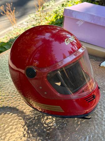 Vintage "Grant" motorcycle helmet Red NICE 1970s/80sGreat shape.Size - $40 (Bellevue)63444089870593123