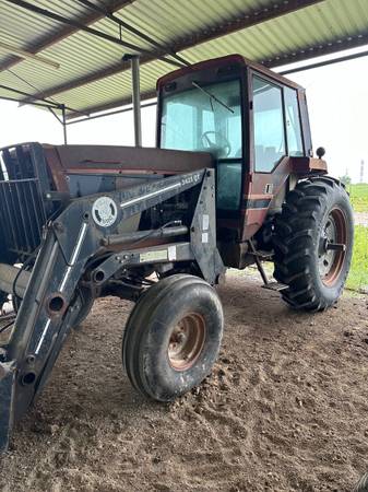 1981, IH 3688, 115 HP with front loader 1