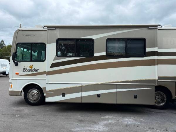2006 Fleetwood RV Bounder33R   RVs & Campers - $28,500 (Steve & Sons Auto Sales LLC)63441814396161123
