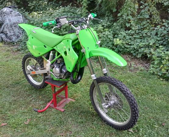 Kawasaki KX100  ; 2 stroke 1