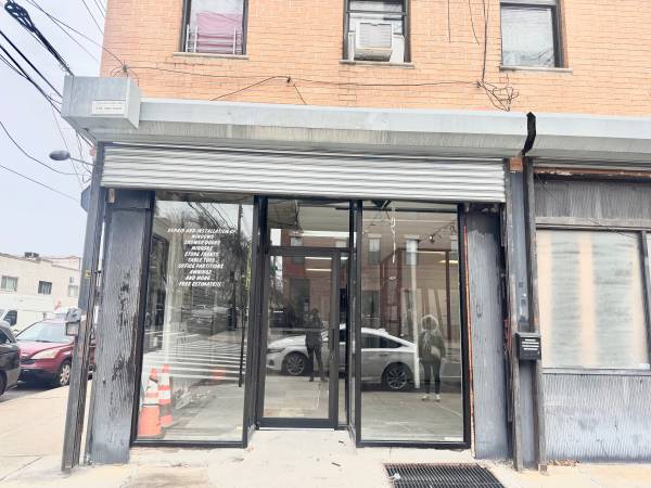 Espacio comercial en esquina por $5.000 para alquilar en Long Island City (ciudad de Long Island)