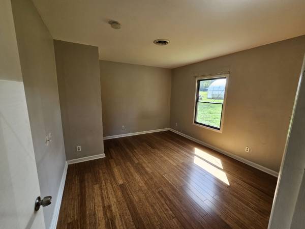 $1,989 / 3br - 1450ft2 - Cabaña en zona de granja aislada (Darlington)63694609948929124