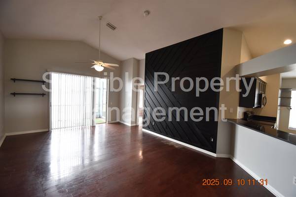 $2,295 / 4br - 1816ft2 - 12913 Lake Vista Dr ~ LAKEFRONT Home in Kings Lake Community! ~ (Gibsonton)63991085641986121