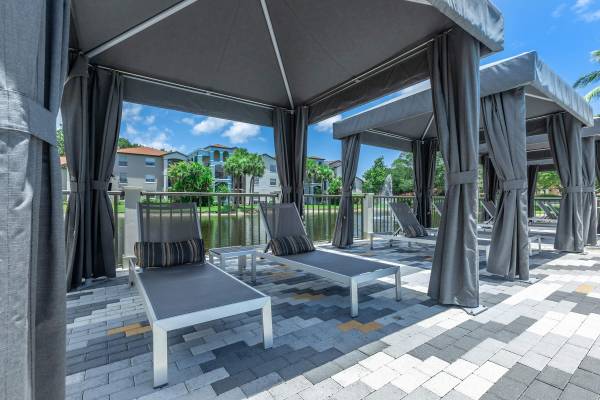 $1,759 / 1br - 760ft2 - Su hogar con balcón, lavadora/secadora y serenidad! 🏡 (9873 Lawrence Road, Boynton Beach, FL)64002012870531121