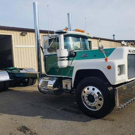 MACK R700 Tandem Custom Tractor - V8 871 318 Turbo Detroit 350hp 1