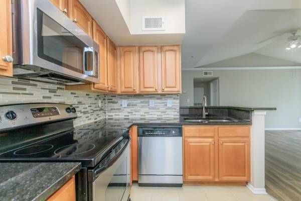 $2,522 / 2br - 1081ft2 - Gas Fireplace, Pantry, All-electric Kitchen (4201 Jefferson Oaks Cir, Fairfax, VA)63896154178946123