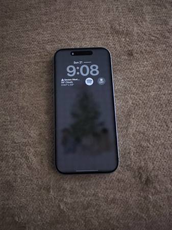 iPhone 17 Unlocked Barely Used 1