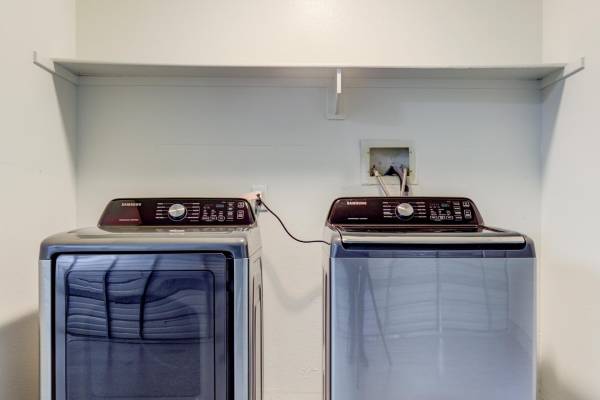 $2,719 / 2br - 1049ft2 - Updated 2BR Townhome | Hardwood, SS Appliances & In-Unit Laundry (18005 W. Anne's Circle, Los Angeles, CA)63701054363649120