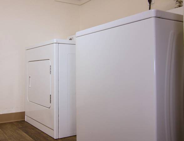 $1,725 / 2br - TOUR NOW & SAVE - WAIVED APP FEE + Medium-Sized Community + Peaceful (Milwaukie Heights)63615696112515121