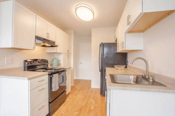 $1,610 / 1br - 685ft2 - WiFi Clubroom Lounge, Extra Storage, Large Deck with Storage (12601 SE River Rd, Milwaukie, OR)63831771846787120