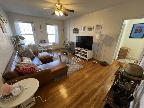 $2,895 / 2br - 9999ft2 - ¡SIN COMISIÓN! ¡APARTAMENTO DE 2 HABITACIONES DE ALTA CALIDAD, EXCELENTE UBICACIÓN EN COMM AVE! ¡DISPONIBLE 1/2/25! (Brighton)63620479984131121
