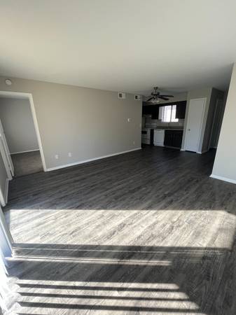 $991 / 1br - 600ft2 - ¡UN DORMITORIO! ¡PRIMER PISO! CONEXIONES PARA LAVADORA/SECADORA (3010 SIMCOE DRIVE)63953482818307120