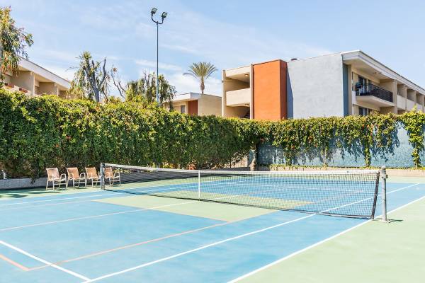 $2,230 / 419ft2 - Heated Pool, Tennis, Massage Rooms, Steam Rooms, Resort Style Living (Sherman Oaks)63701204392323122