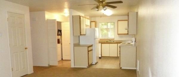 $1,650 / 2br - 1014ft2 - Vaulted Ceilings, Two Bedroom Options, Pre Set Water and Sewer Costs (Milwaukie)63831608089601122