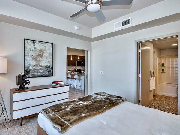 $1,702 / 2br - 986ft2 - A Must See, Parcel Lockers, Now Showing (Phoenix)64024999997825122