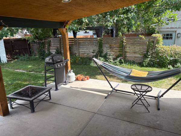 $734 / 3br - 1 bed w/shared bath in 3 bed/2 bath house (DU area)63666650104707123