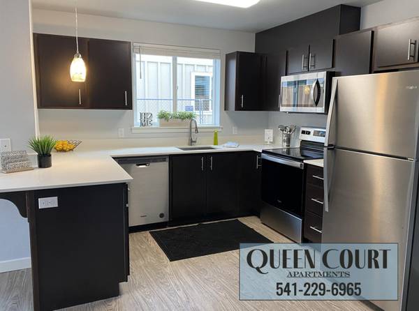 $1,350 / 1br - Historic, Pet Friendly 1 Bed - Tons of Nearby Entertainment & Shopping (Queen Ave in Santiam)63945102109955120