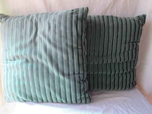 Green Colored Pillows 1