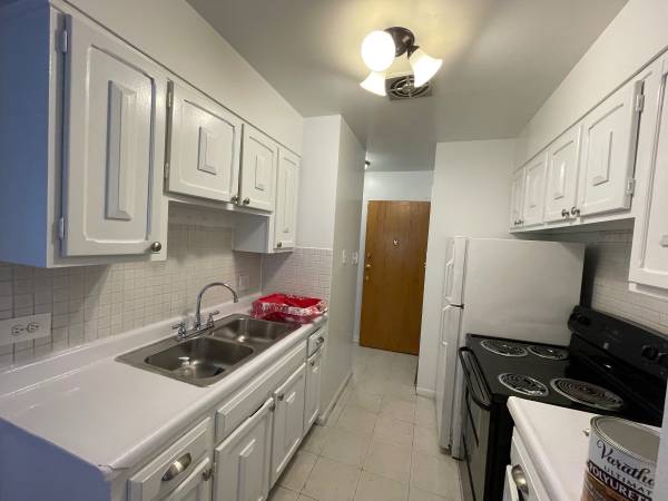 $1,550 / 1br - 750ft2 - GREAT PRICE LARGE 1BED  CONDO (Edgewater)64041810260610122