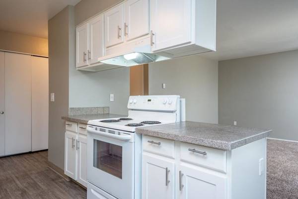 $1,325 / 2br - 800ft2 - 2 BD, Garages available, Patios/Balconies with every home (805 NE Kane Dr, Gresham, OR)63999315272578122