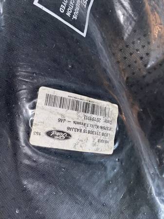 Ford Floor Mats HBAXB KB3B LB3B XL/XLT FRONT REARS 21130B18 2113035 BB - $70 (centralia)63444075009921122