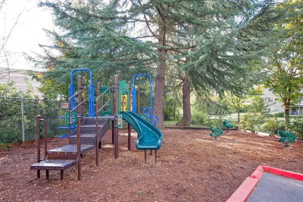 $1,799 / 3br - 960ft2 - 😃3x1 with NEW VINYL FLOORS!!! GROUND FLOOR, 2 FREE PARKING SPACES!😃 (5400 Southwest 180th Avenue, Aloha, OR)63914855220354122