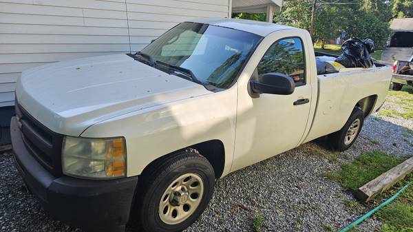 Chevy Silverado 2011 - $5,800 (Temple hills)636186465980171216