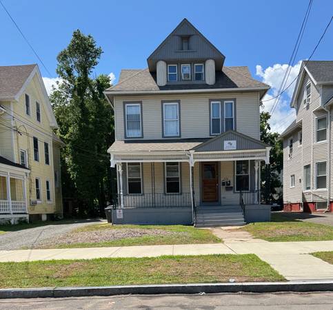 $2,040 / 2br - 2 BR Apartment available October 15, 2025! (West River)64010165454466120