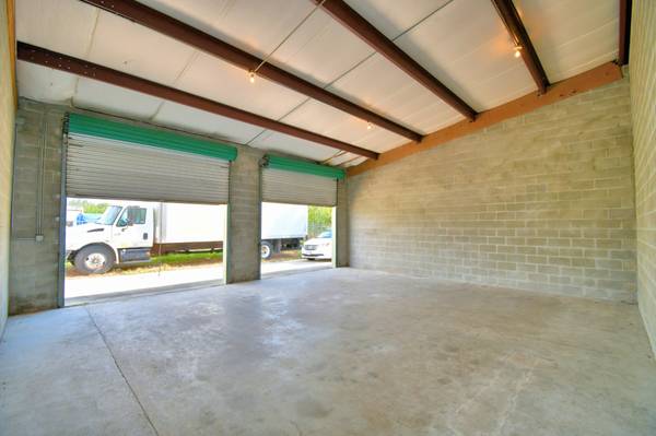 $729 / 900ft2 - 30x30 Almacén - Puerta Doble - RARA DISPONIBILIDAD (Auburndale)63748572912001121