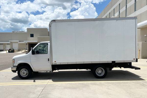 2017 Ford E-350 Super Duty Cutaway Box Truck Dually 1 Owner - $10,000 (Largo)63443850350467121