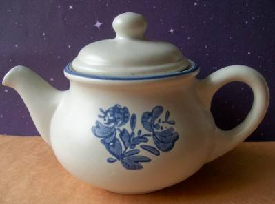 Pfaltzgraff Yorktowne Tea/Coffee Pot 1